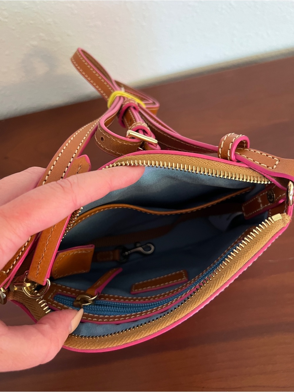 Dooney & Bourke 2020 Disney “Park Life” Leather Crossbody Bag - Picture 7 of 7